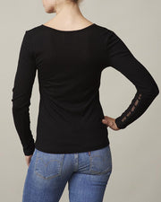 Lounge wear ─ ANNA T-shirt m. blonder på ærmer, sort - Önling strikkeopskrifter & garn