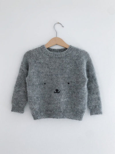 Bamsesweater til børn fra PetiteKnit, Strikkeopskrift