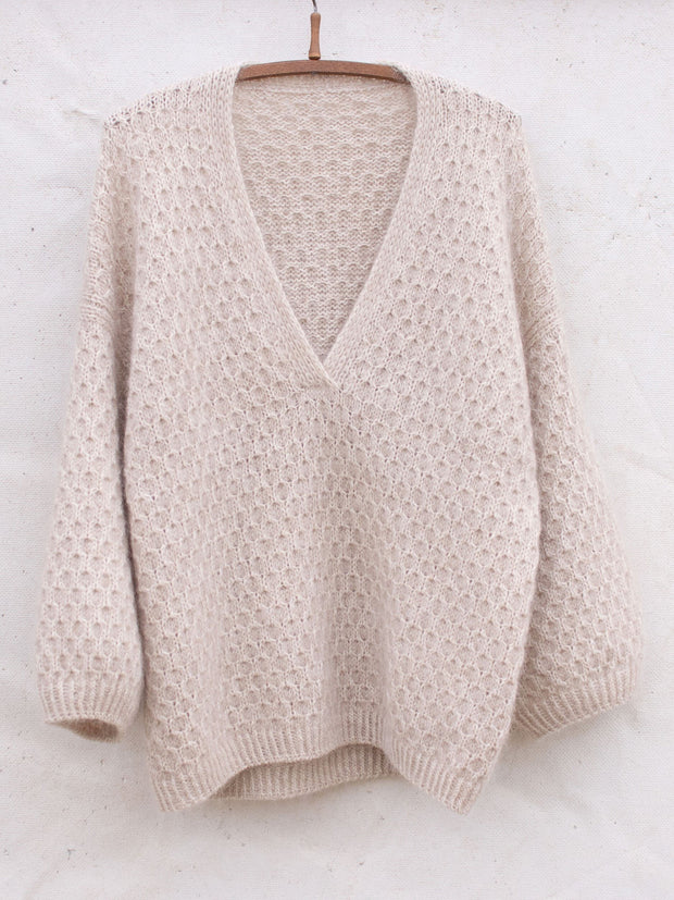 Cardi V-neck sweater af Anne Ventzel, No 20 + Silk mohair kit Strikkekit Anne Ventzel 