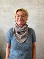 Ellie bandana tørklæde fra Önling, No 15 strikkekit Strikkekit Önling - Katrine Hannibal 