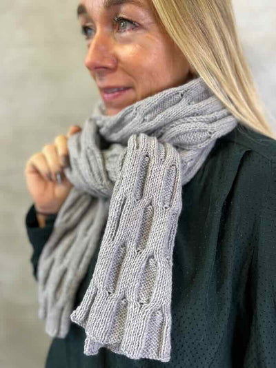 Gitter halstørklæde af Hanne Falkenberg, No 2 strikkekit Strikkekit Önling - Katrine Hannibal 