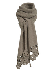 Katrines knitted scarf with flowers at the ends, made in light brown Önling no 2 merino wool