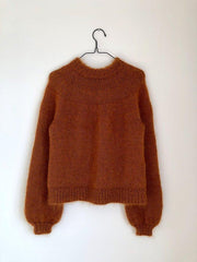 Strikkeopskrift til Novice sweater fra PetiteKnit.