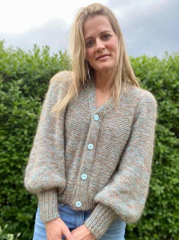 Puff your vibe cardigan af Knit Your Vibe, No 12 kit + silk mohair Strikkekit Knit Your Vibe 