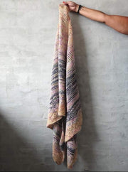 Skagen sjal, strikket i håndfarvet garn, merino uld - Önling strikkekit
