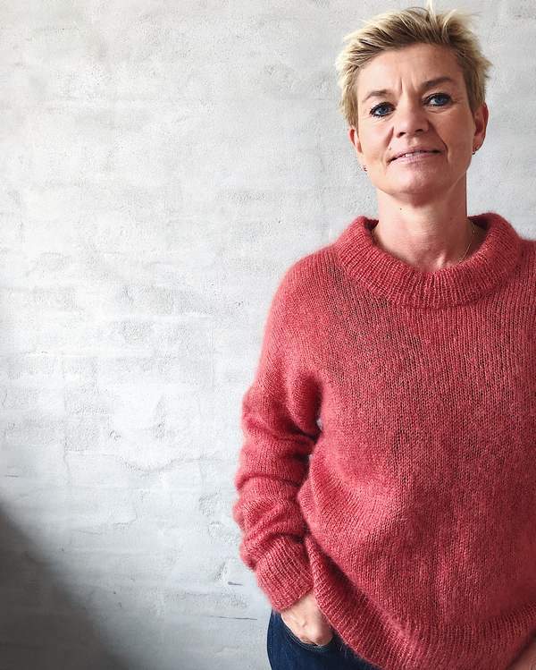 Stockholm sweater fra Petiteknit, rød silk mohair - Önling strikkeopskrifter og garn