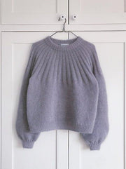 Strikkeopskrift til Sunday sweater mohair edition fra PetiteKnit. lilla