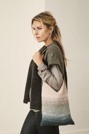 Anva knitted bag with dip-dye color change, knitted in Isager Spinni yarn.